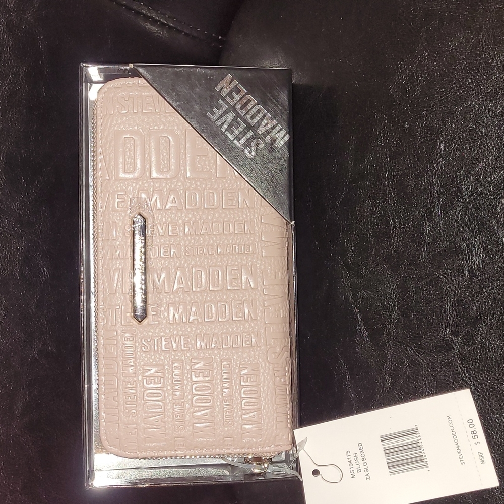 💕HP💕NWT Steve Madden Zippered Wallet💕Blush Color